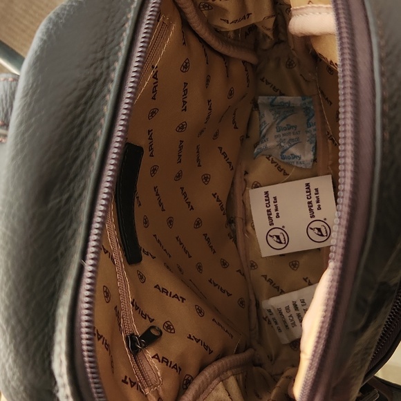 *NWOT*BRAND NEW NEVER USED ARIAT Backpack